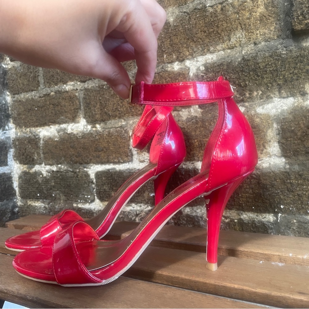 MADDEN GIRL red strappy heels 8.5